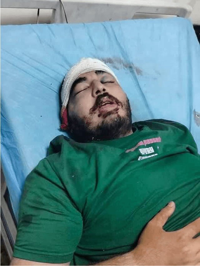 مصطفى أحمد سائق توصيل في شركة توترز أثناء نقله إلى المستشفى 
