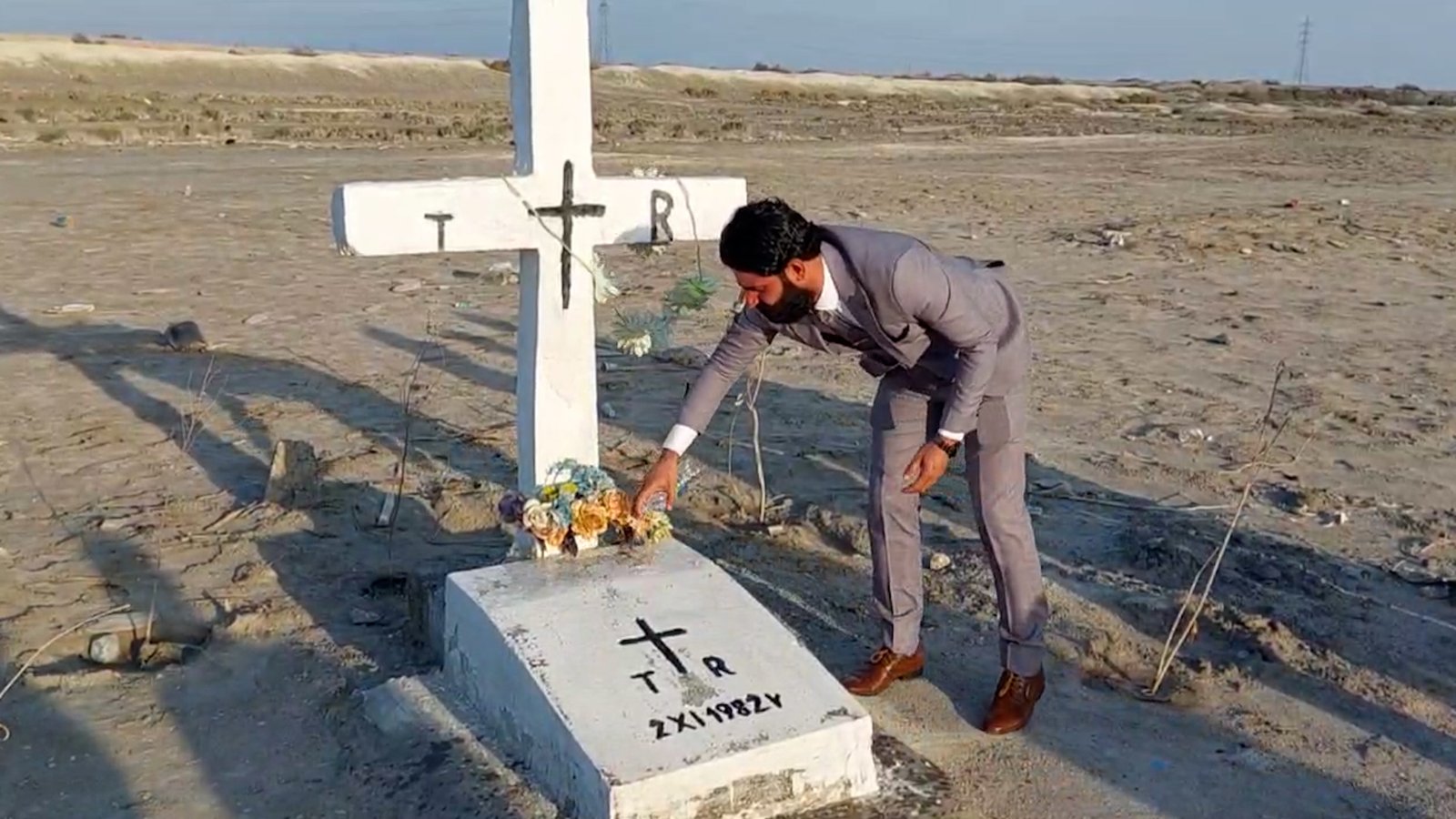 مزار العاشقين .. قبر تالا وسط صحراء ذي قار يلهم الشعراء ويروي قصة عشق من الزمن الجميل