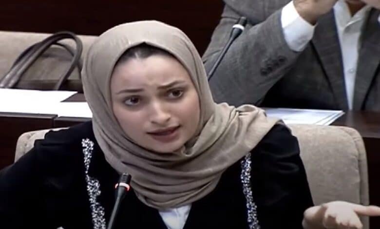 نائبة تصف التصويت على قانوني الأحوال والعفو ب”المهازل” وتقول انهما  مررا بدون تصويت ؟
