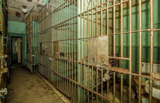 جدل حول أوضاع المحتجزين في مصر وسط مطالبات بتحقيقات مستقلة ورعاية صحية أفضل